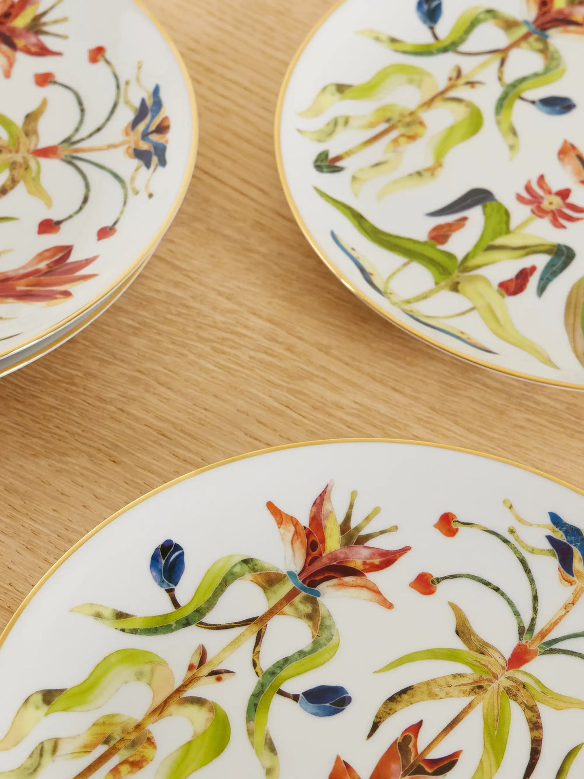 Grand Tour Set Of Four Gold-plated Porcelain Dessert Plates