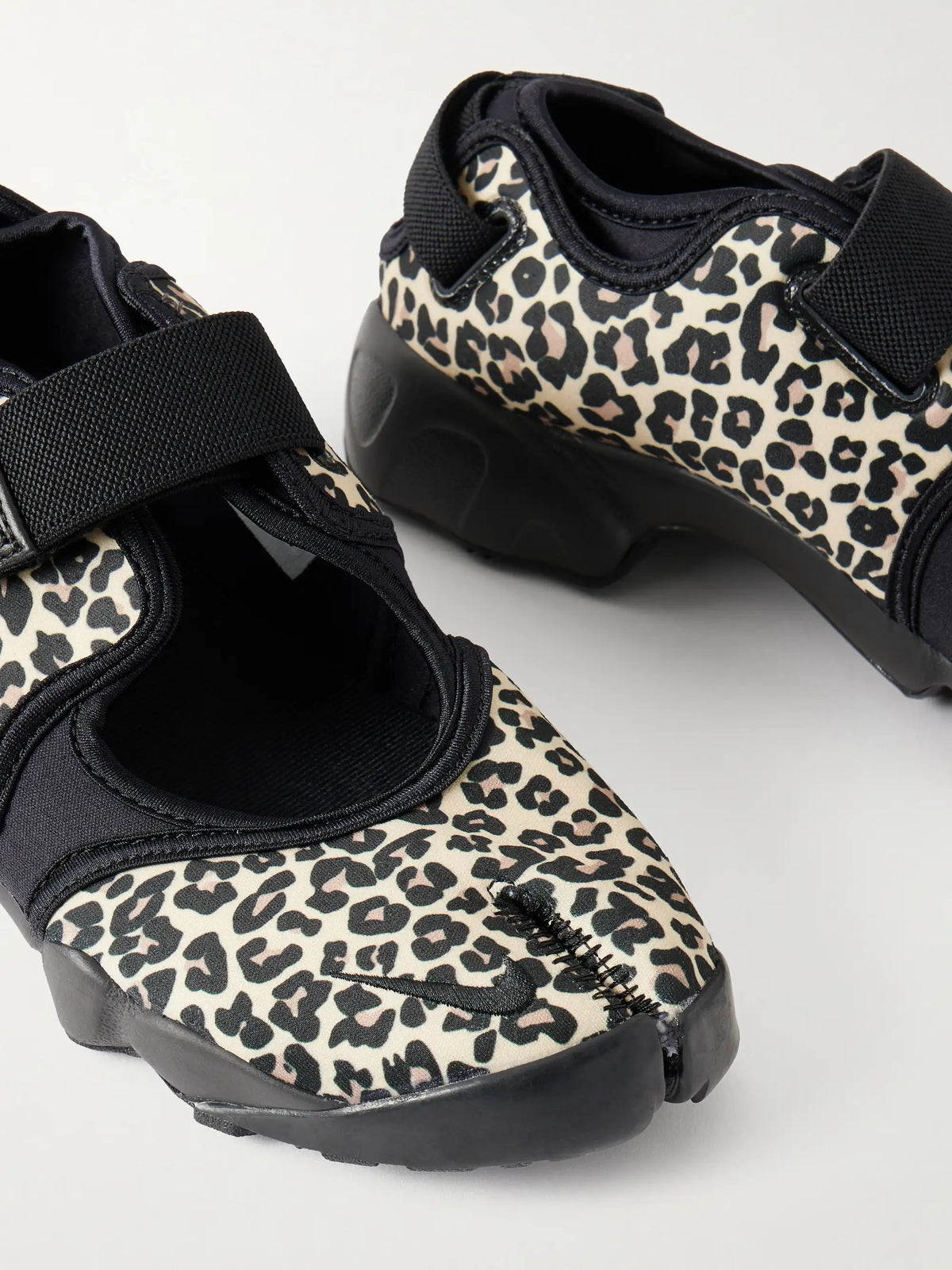 Air Rift Animal-print Mesh Split-toe Sneakers