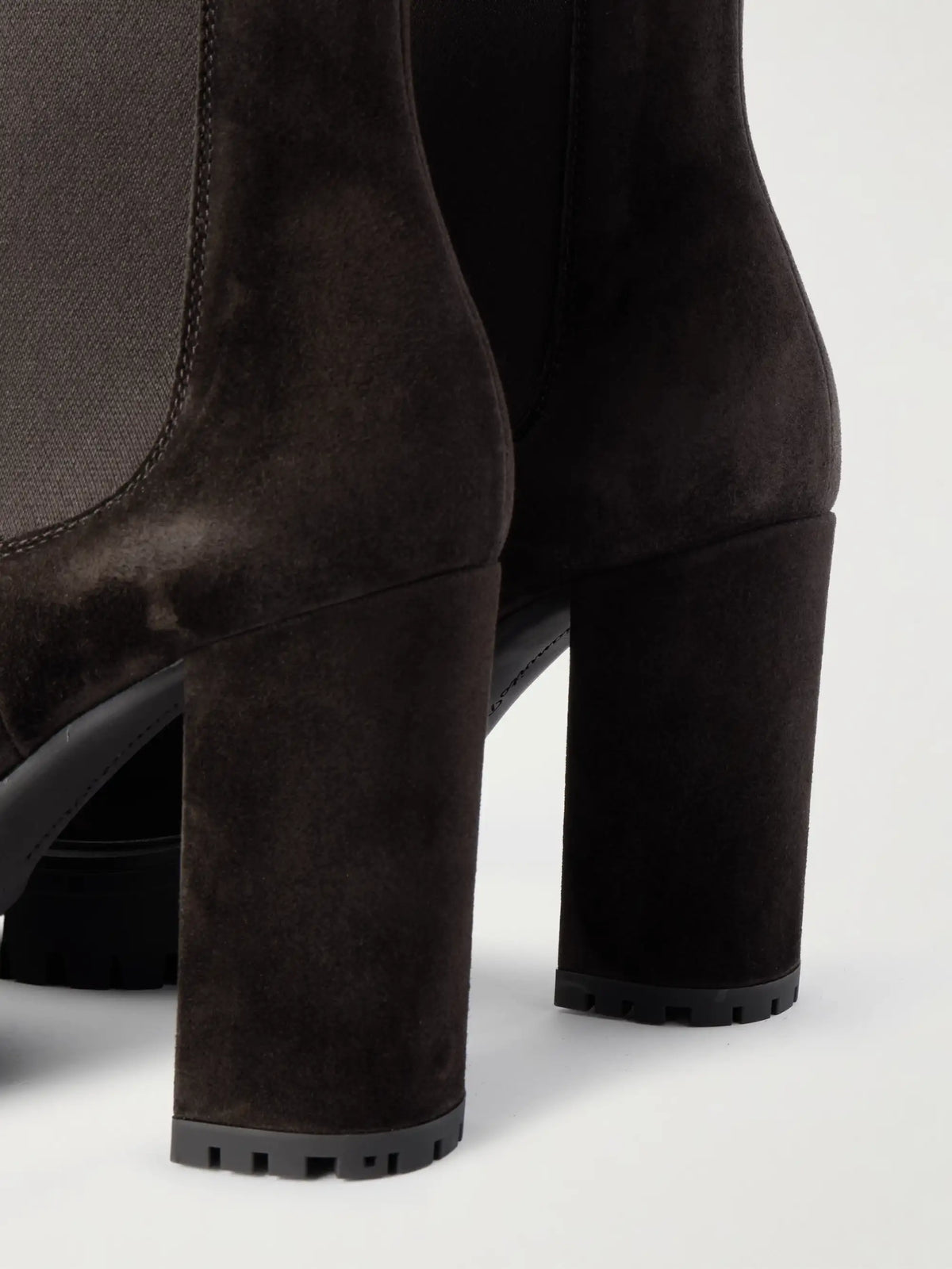 70 Suede Chelsea Boots