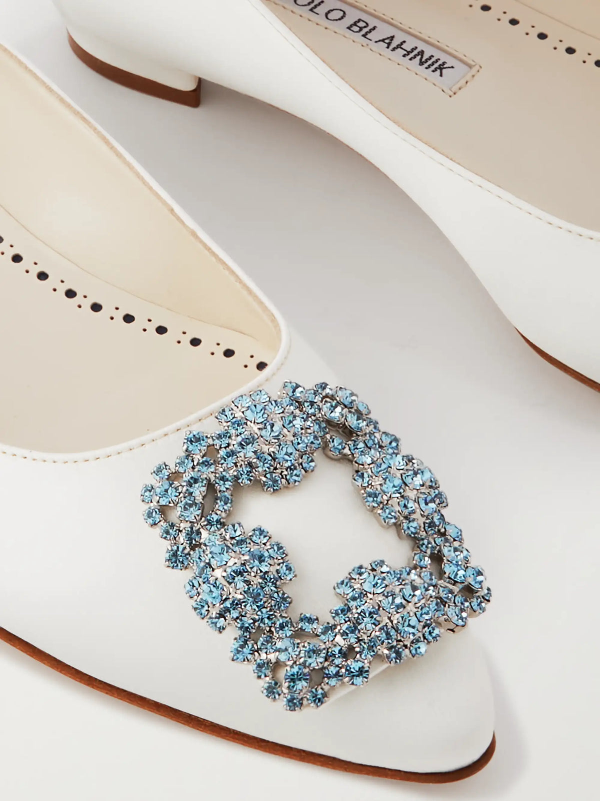 Hangisiflat Crystal-embellished Satin Point-toe Flats