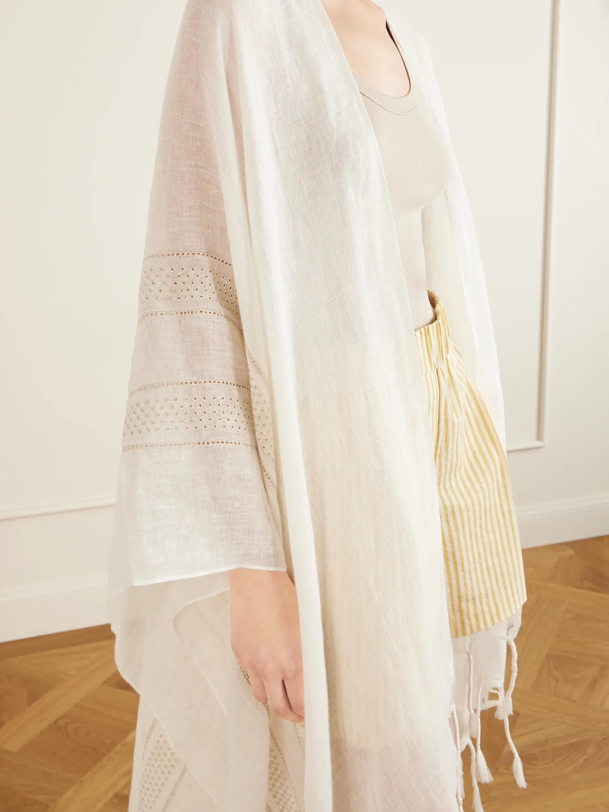 Fringed Broderie Anglaise-trimmed Linen Poncho