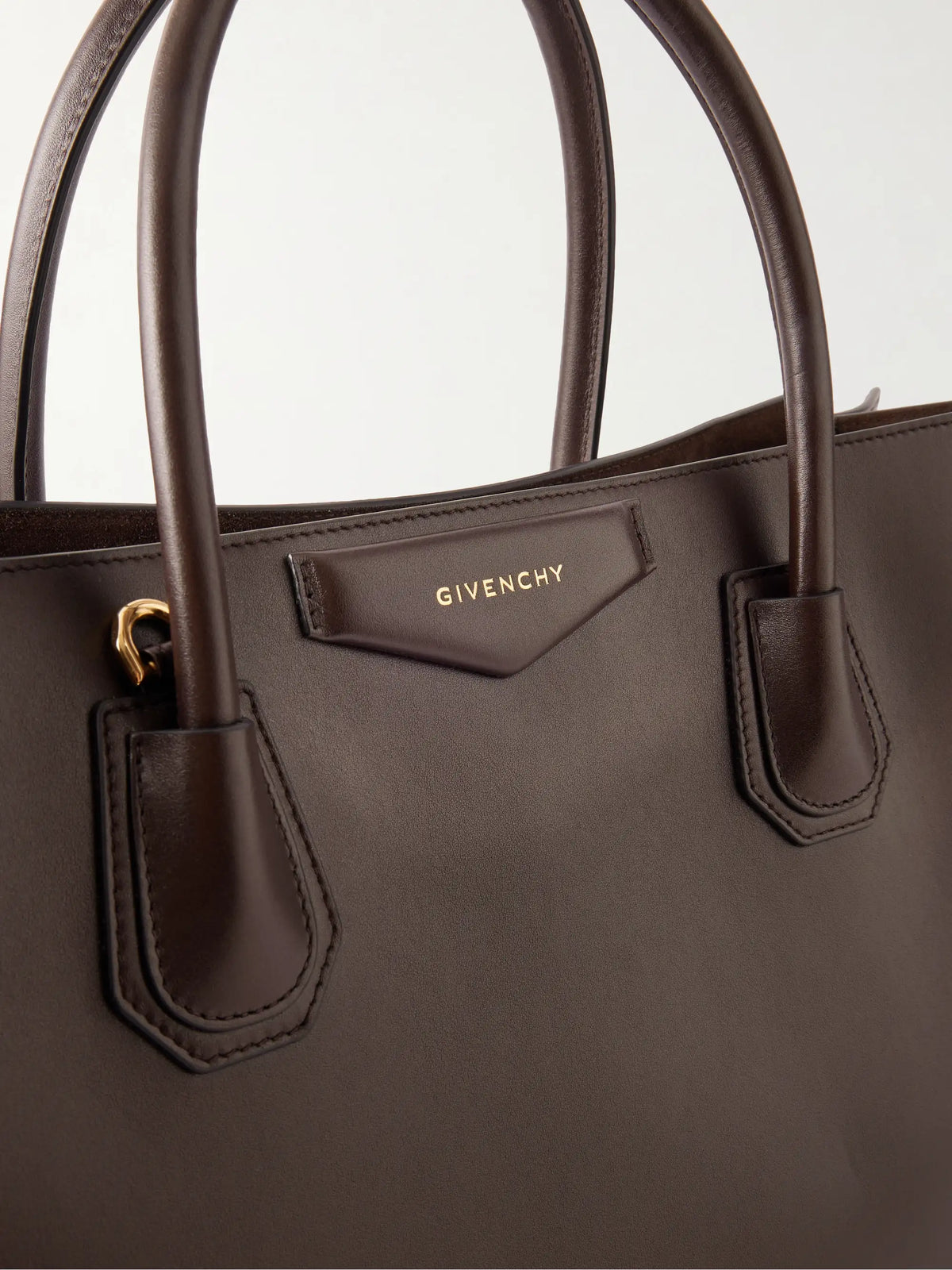 Antigona Catchall Medium Leather Shoulder Bag