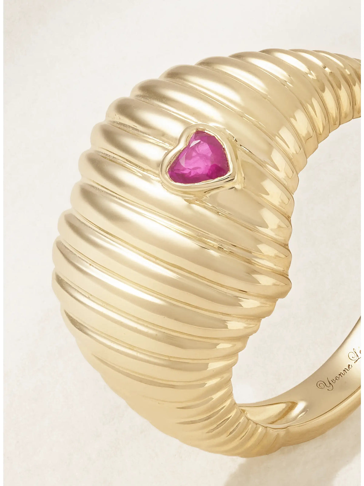 Chevaliere Berlingot 9-karat Gold Ruby Signet Ring