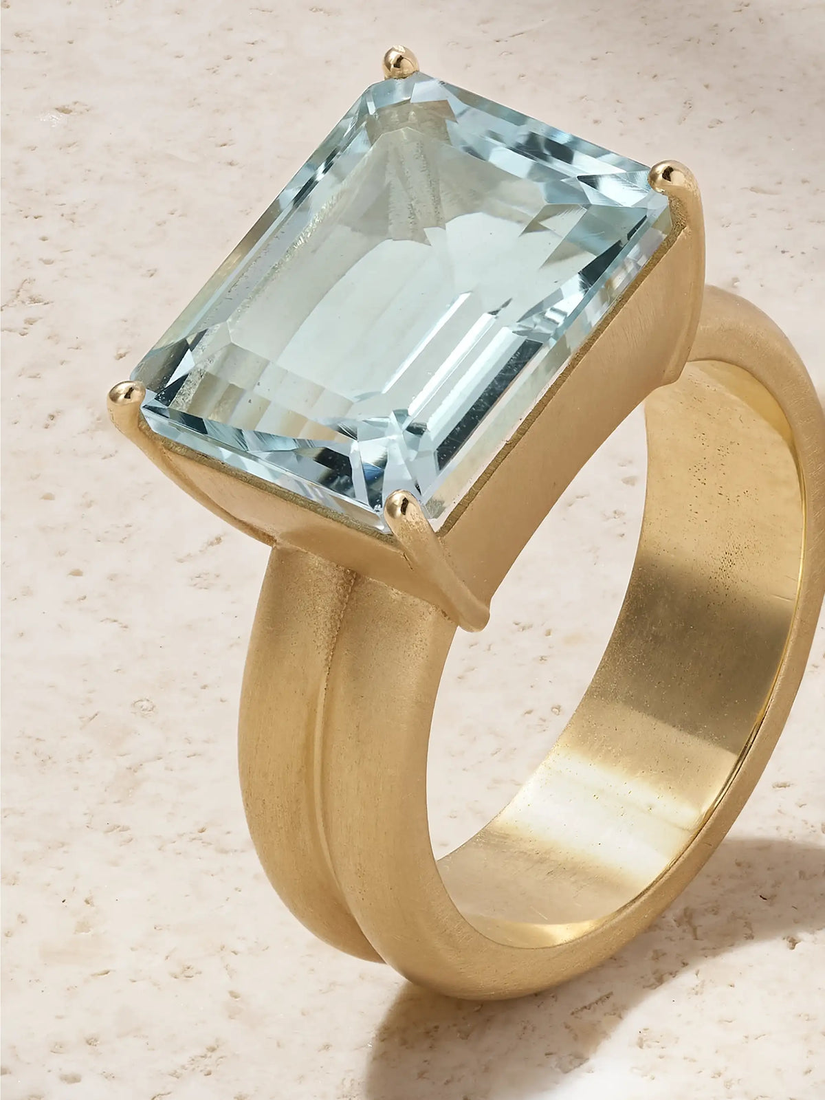 Gemmy Gem 18-karat Gold Aquamarine Ring