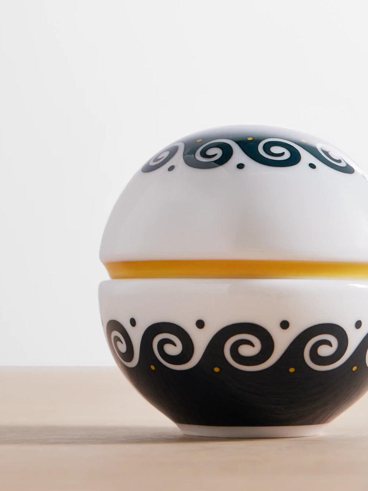 Salino Porcelain Shaker