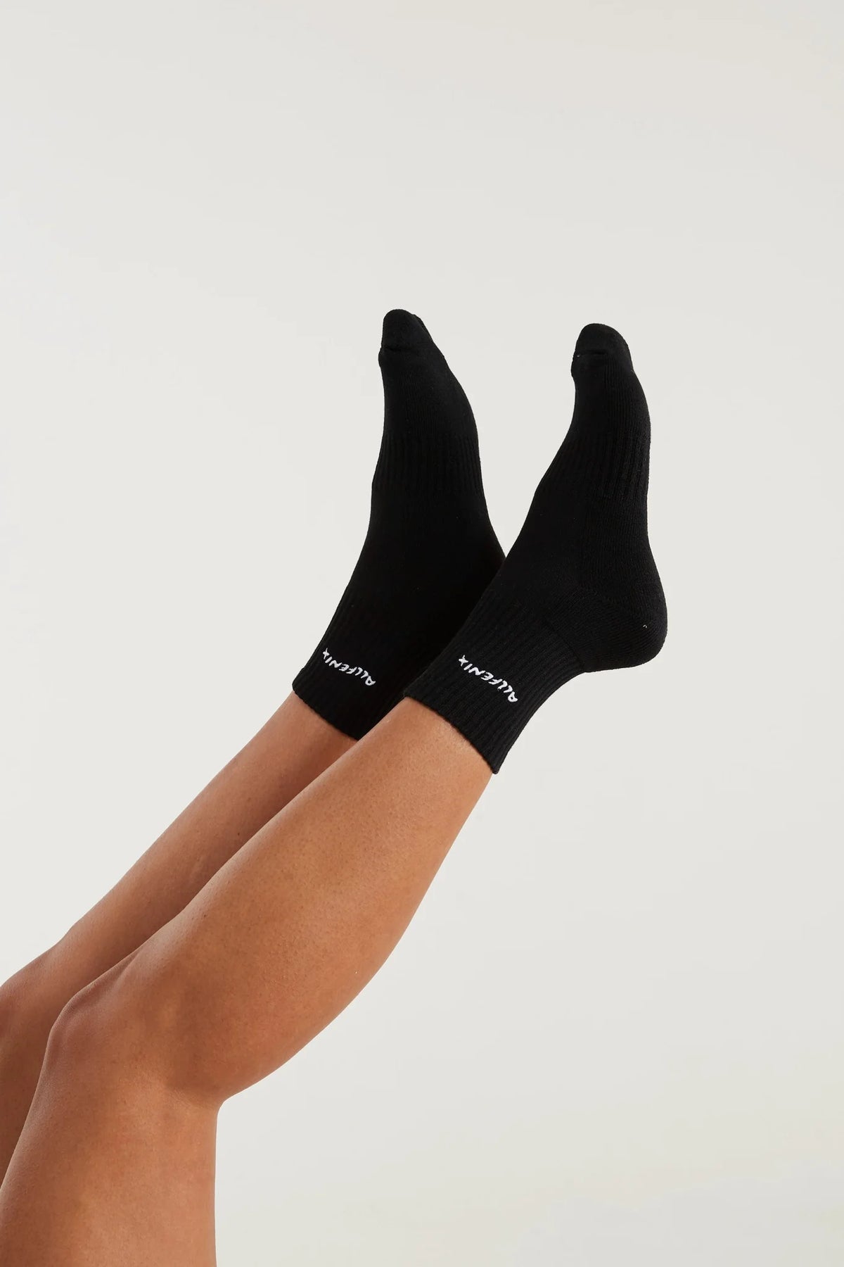 Waves Socks (Black)