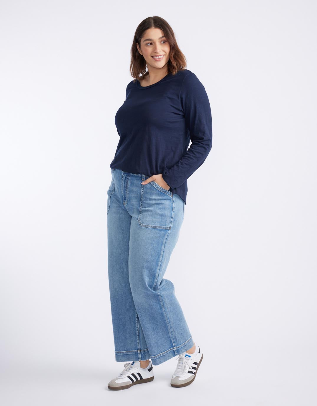 White & Co. Essential Scoop Hem Long Sleeve T-shirt (Navy)