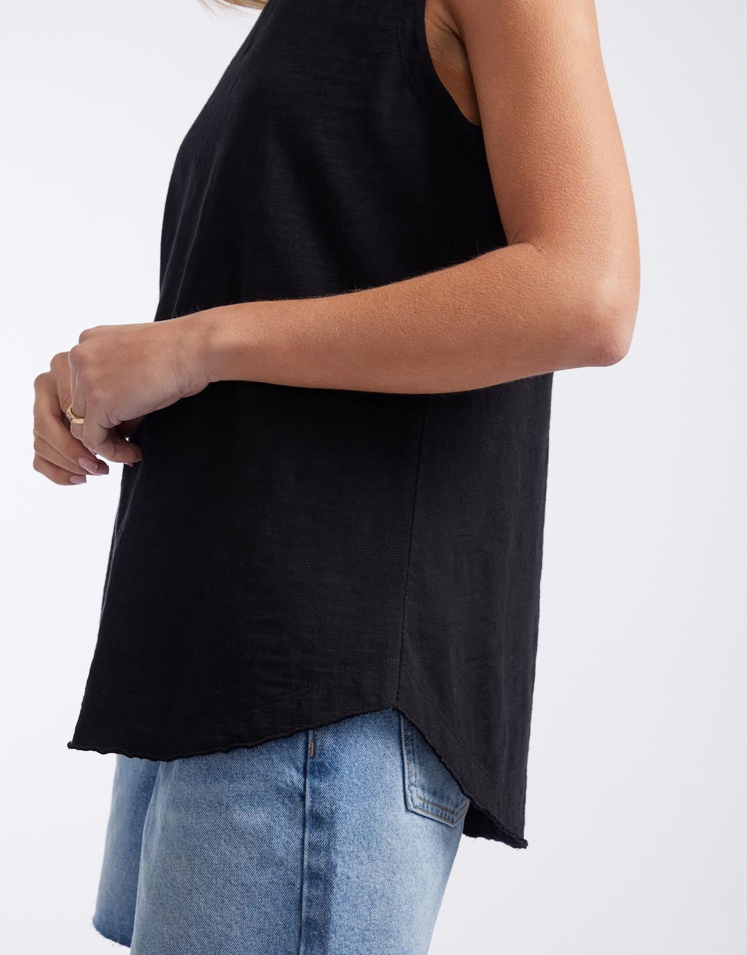 White & Co. Scoop Hem Tank (Black)