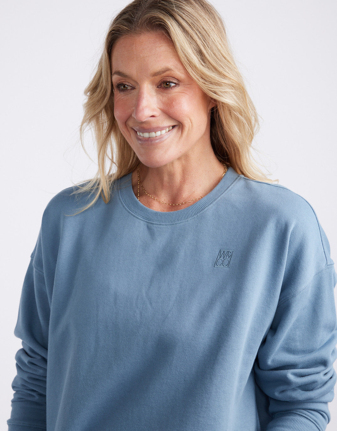 White & Co. Staple Scoop Hem Sweat (Denim)