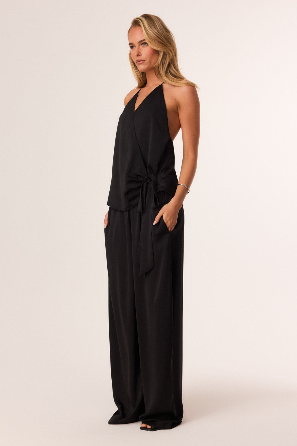 SNDYS ROSEWOOD HALTER TOP (Black)
