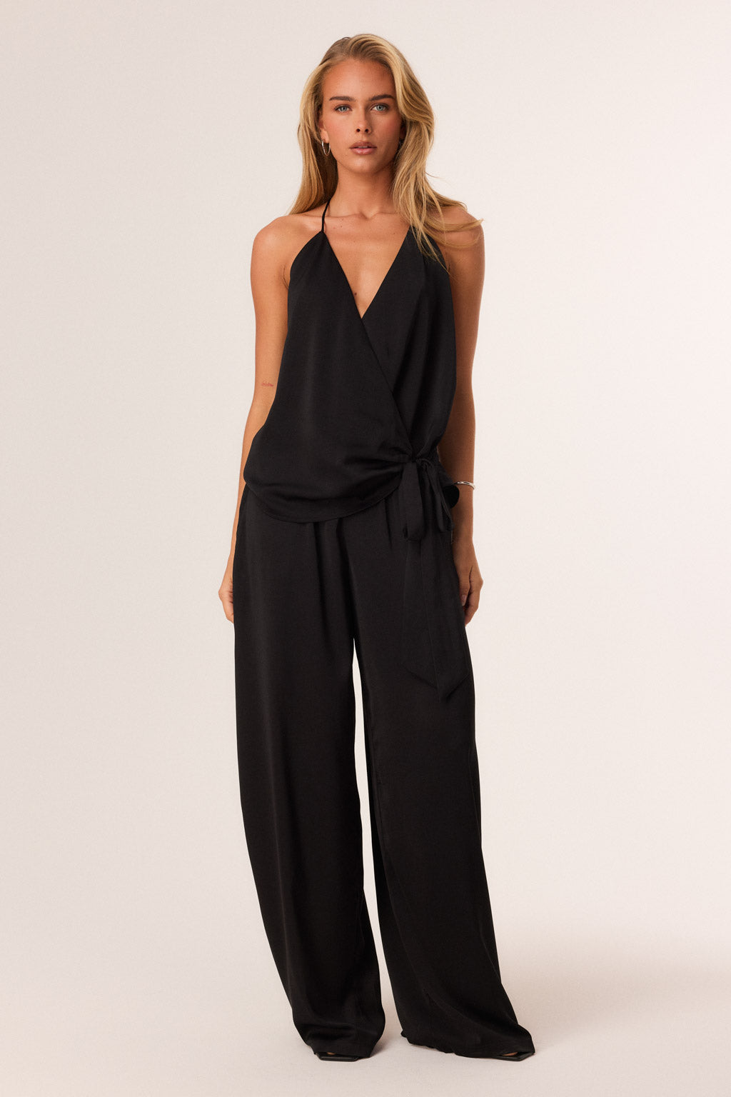 Image of a model wearing Pants. Productname: SNDYS ROSEWOODS PANTS in Black colour by brand - SNDYS
