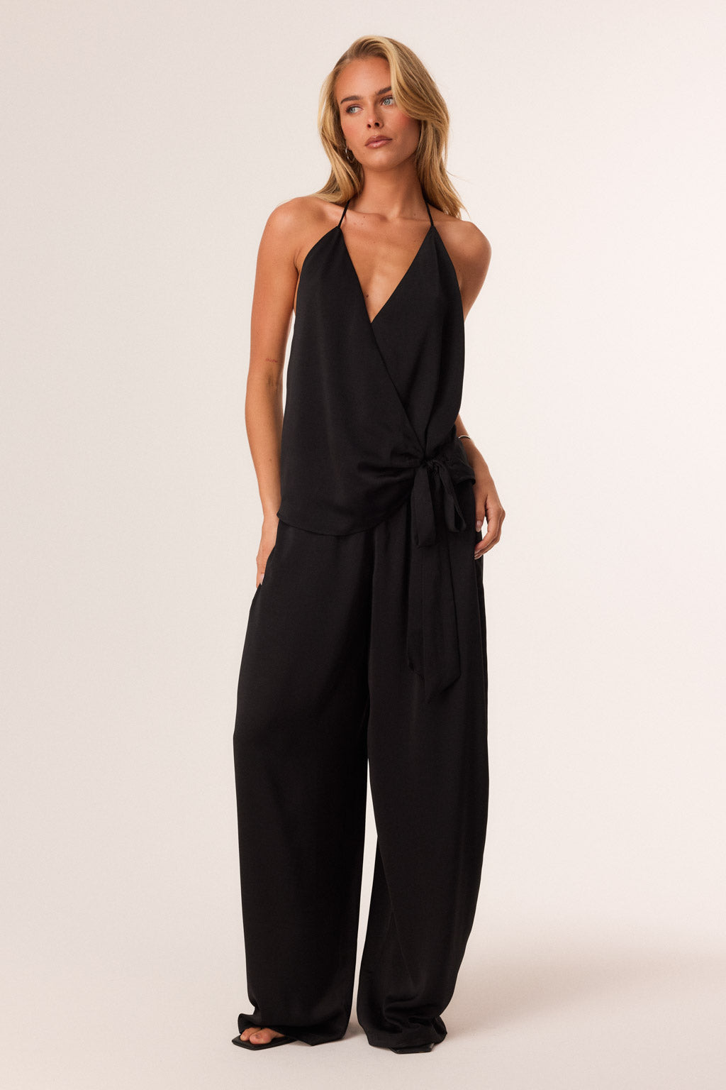 SNDYS ROSEWOOD HALTER TOP (Black)