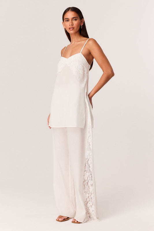 Image of a model wearing Pants. Productname: SNDYS ALARIS PANTS in White colour by brand - SNDYS