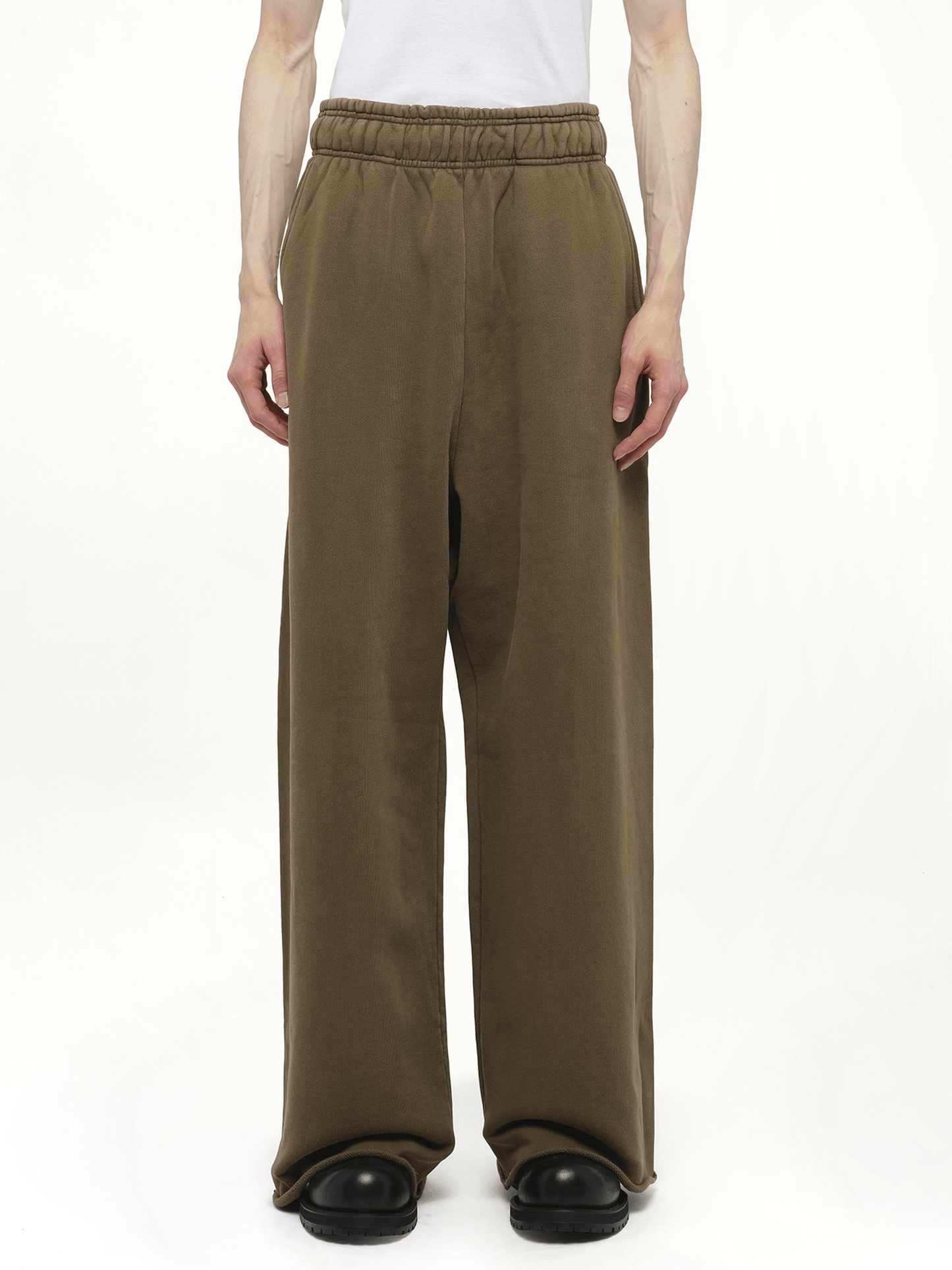 Image of a model wearing Pants. Productname: ENTIRE STUDIOS Full Sweatpants in Brown colour by brand - ENTIRE STUDIOS