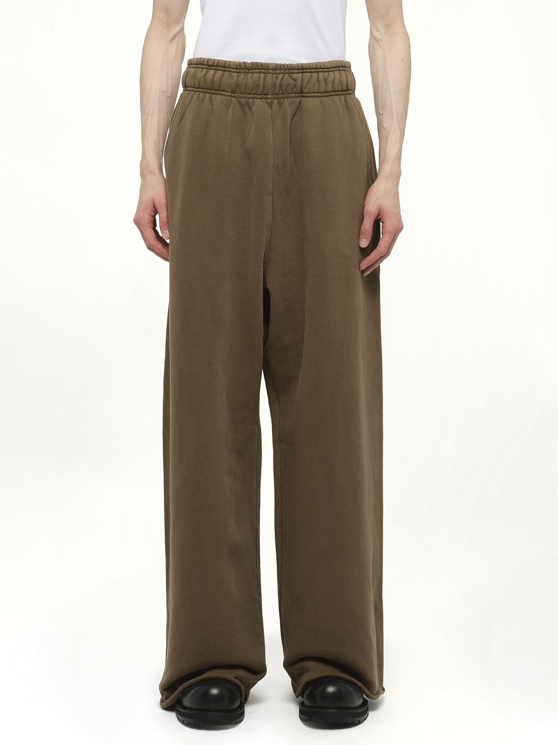 Image of a model wearing Pants. Productname: ENTIRE STUDIOS Full Sweatpants in Brown colour by brand - ENTIRE STUDIOS