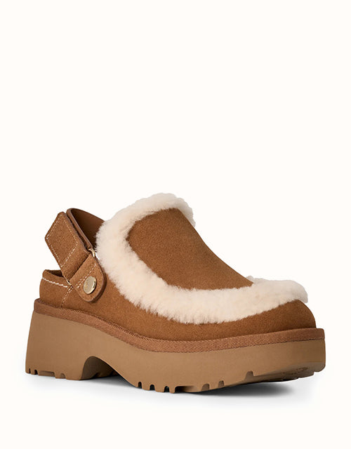 UGG Women Esmee Clog Slippers (Chestnut)