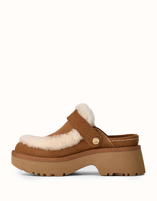 UGG Women Esmee Clog Slippers (Chestnut)