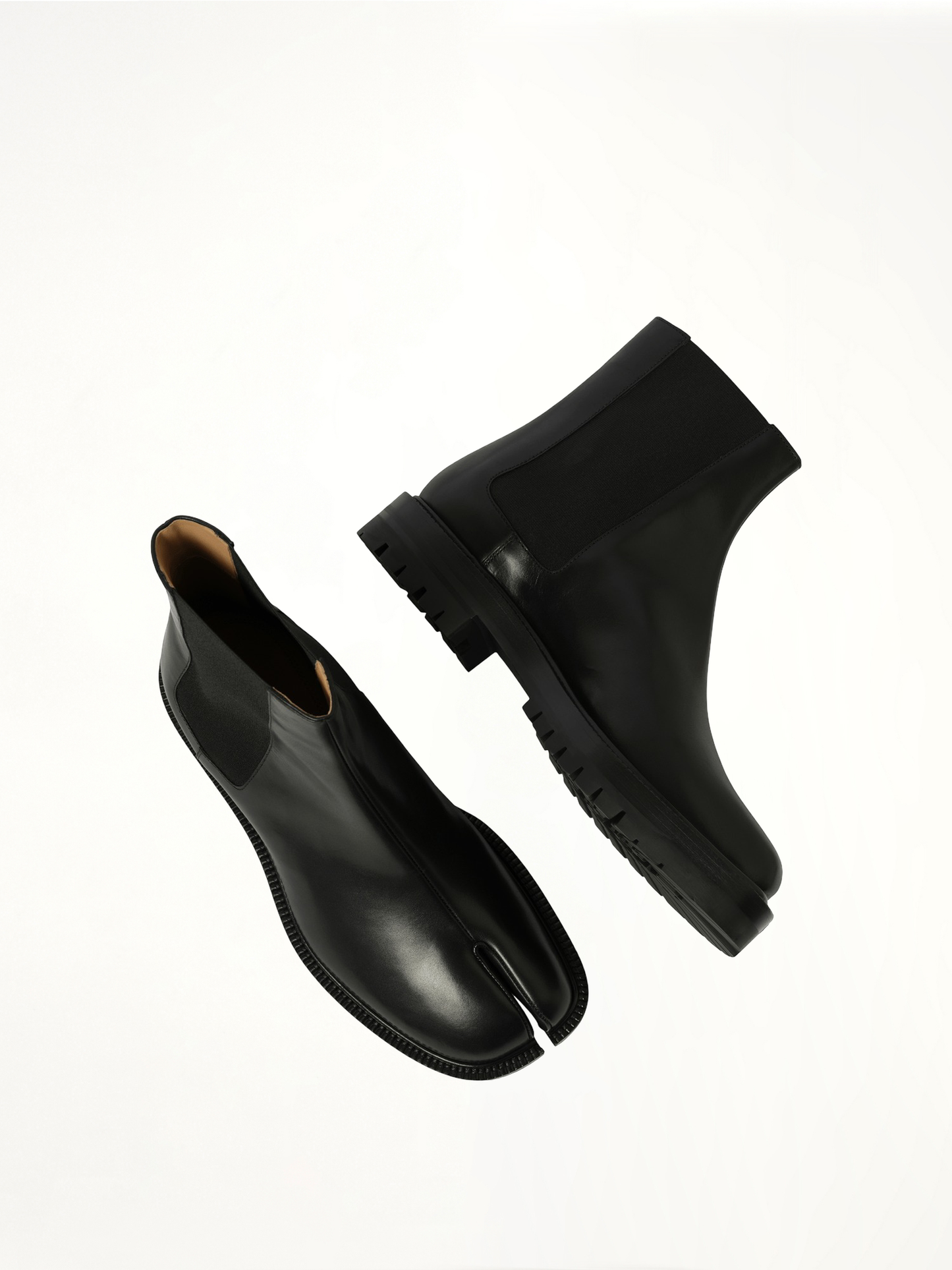 MAISON MARGIELA Calfskin Tabi County Chelsea Boots (Black)