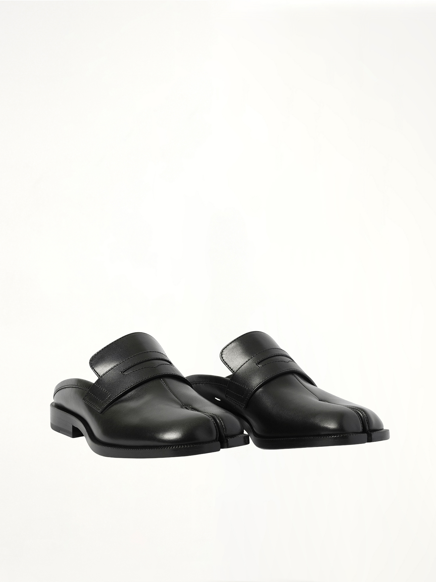 MAISON MARGIELA Tabi City Loafer Mule (Black)
