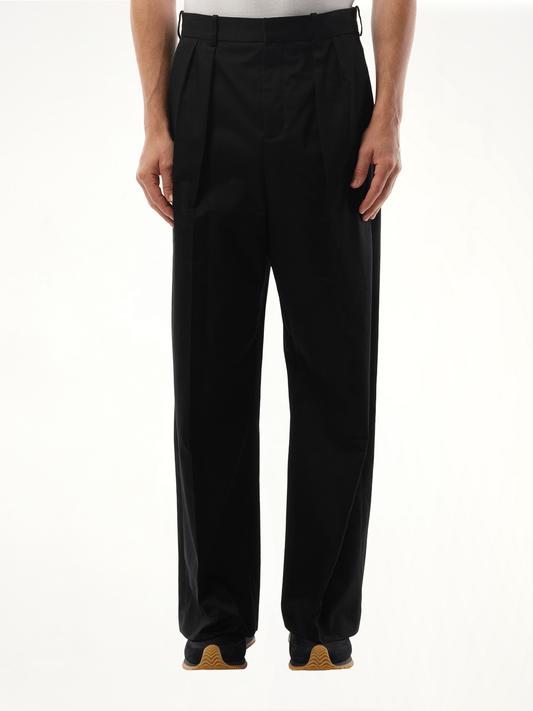 Image of a model wearing Pants. Product name - Pleated Trouser in Black colour by brand - LOEWE