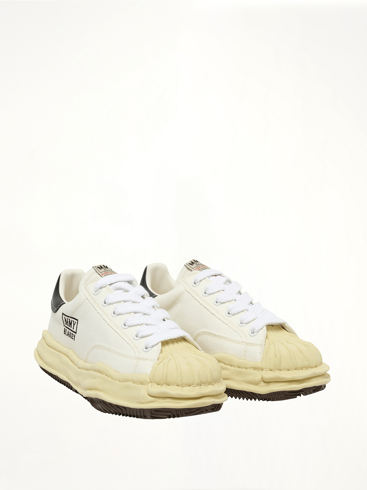 MAISON MIHARA YASUHIRO Blakey OG Vintage Leather Low Sneaker (White)