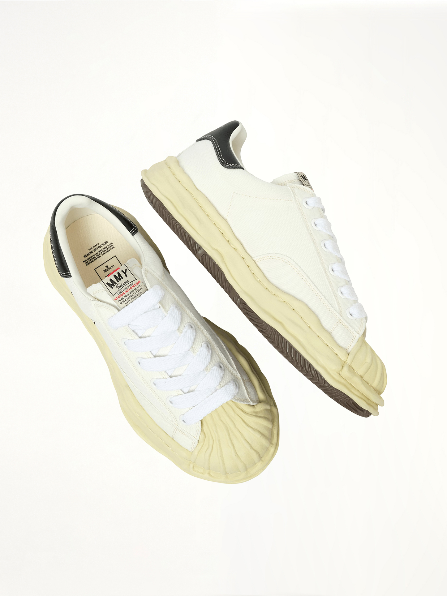 MAISON MIHARA YASUHIRO Blakey OG Vintage Leather Low Sneaker (White)