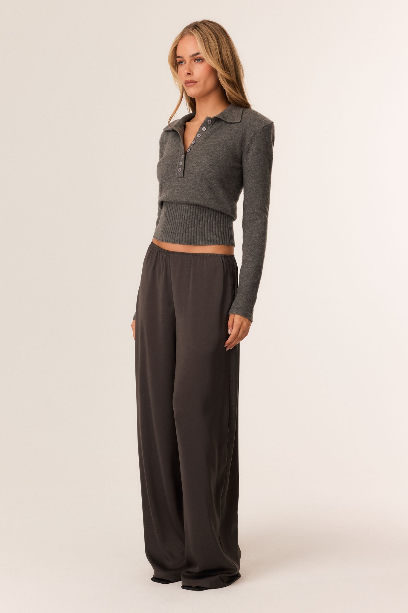 SNDYS VINNY SHOULDER PAD KNIT TOP (Charcoal)