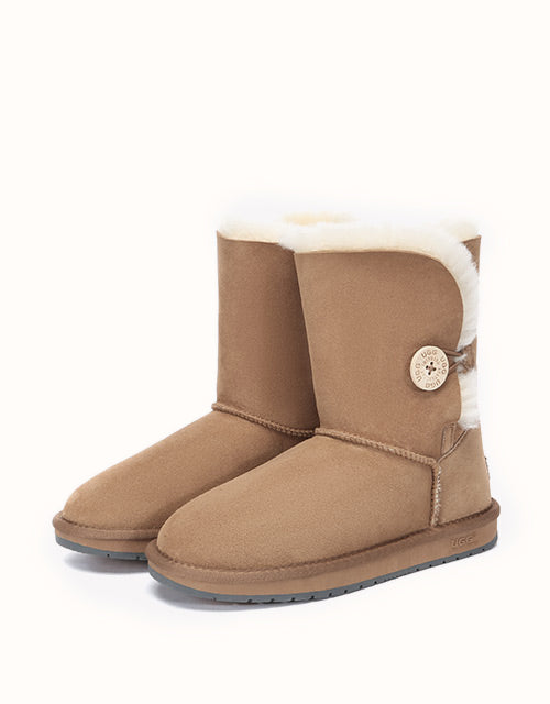 AUSTRALIAN SHEPHERD® SHORT BUTTON Boots (Chestnut)
