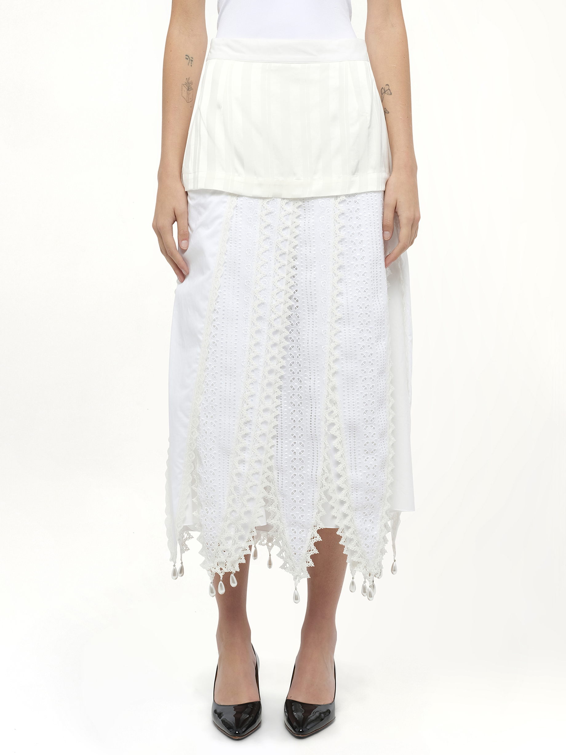 Image of a model wearing Skirts. Productname: LOEWE Lace Petal Skirt in White colour by brand - LOEWE
