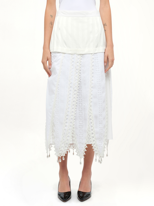 Image of a model wearing Skirts. Productname: LOEWE Lace Petal Skirt in White colour by brand - LOEWE