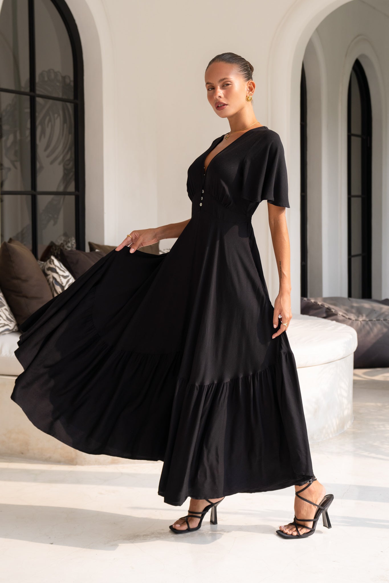 Heychic Lea V-Neck Midi Dress (Black)