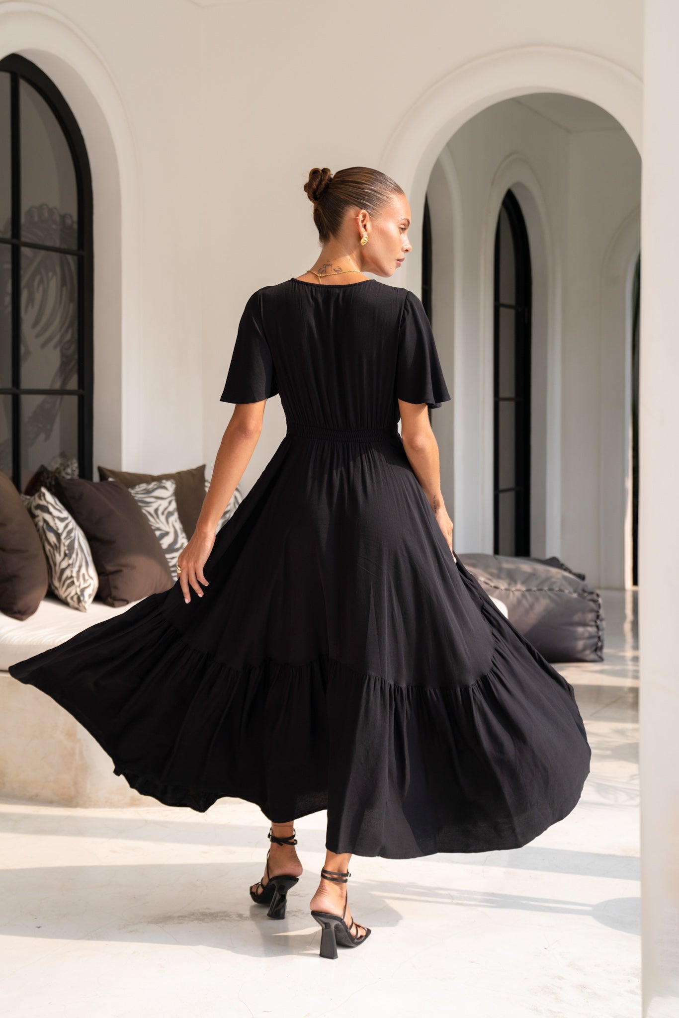 Heychic Lea V-Neck Midi Dress (Black)