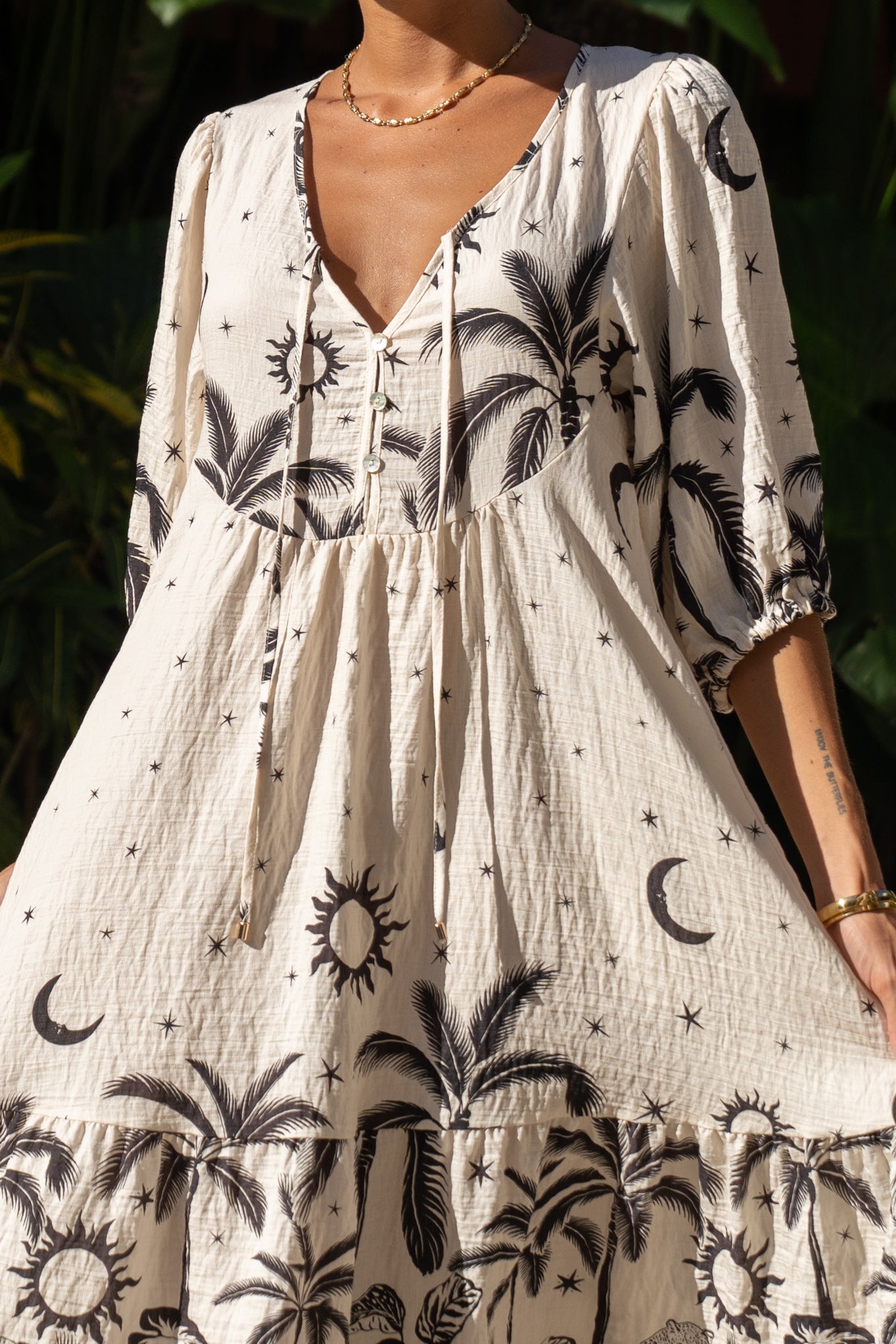 Heychic Savani Black Tropical Volume Sleeve Midi Dress (Beige)
