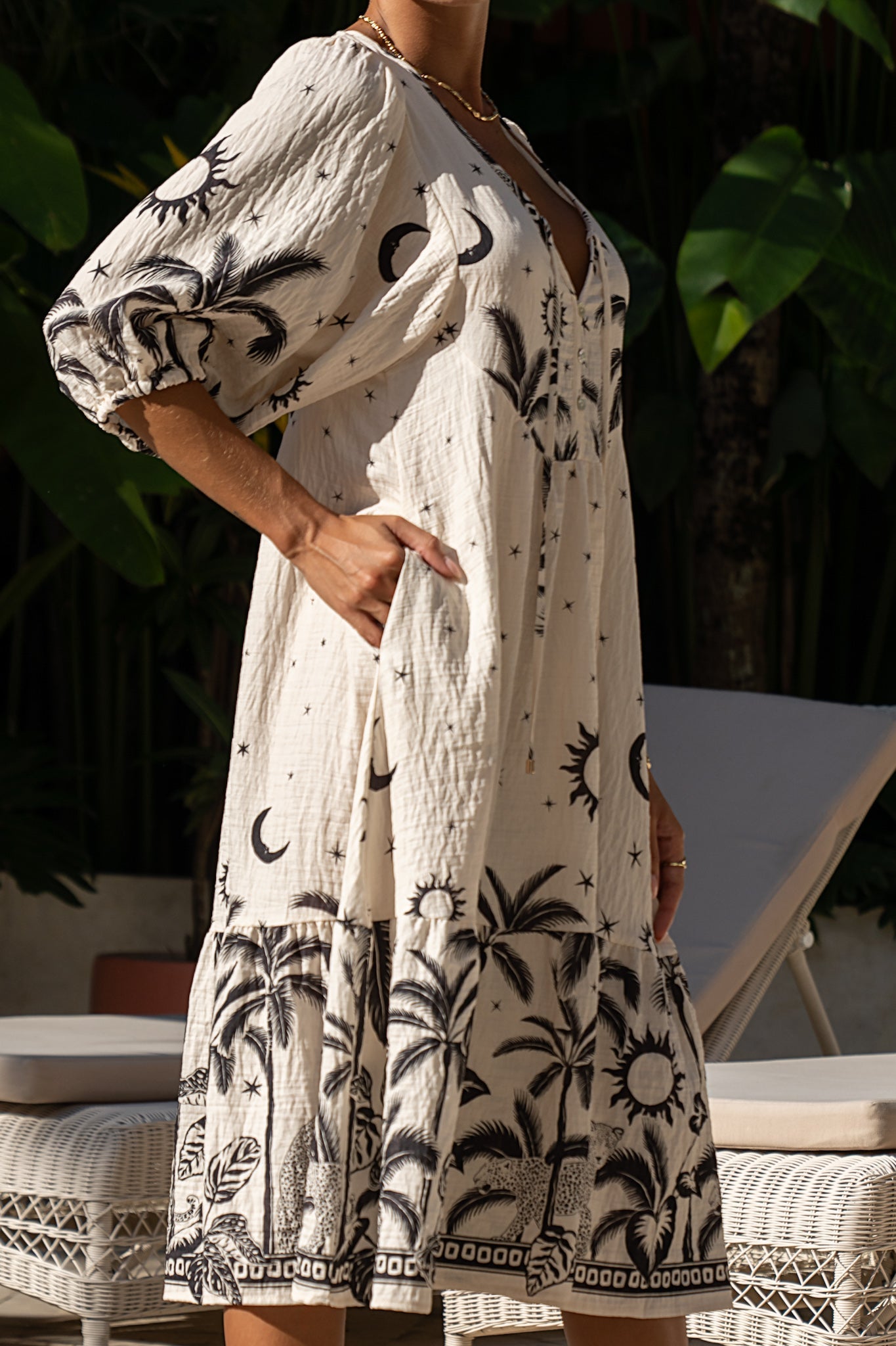 Heychic Savani Black Tropical Volume Sleeve Midi Dress (Beige)