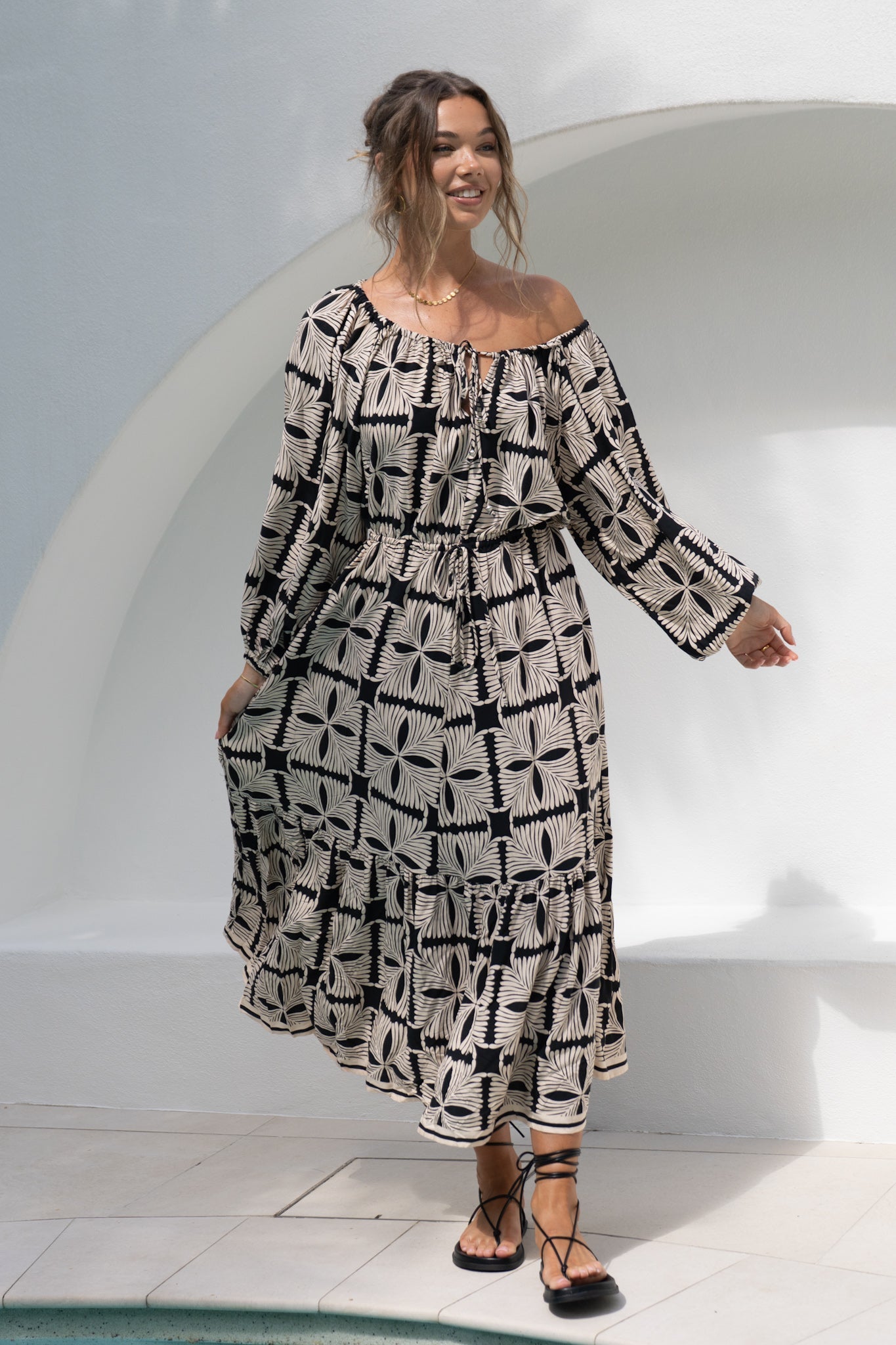 Heychic Soraya Black Abstract Long Sleeve Maxi Dress (Beige)