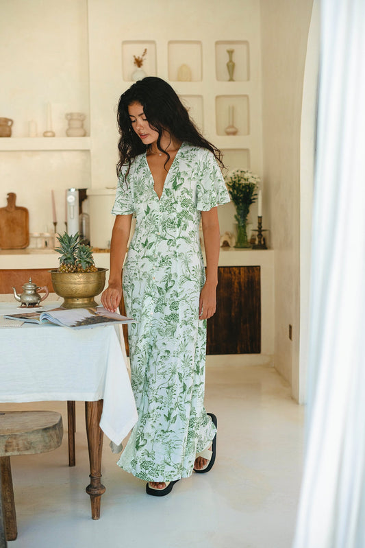 Image of Dresses. Productname: Heychic Avani Tropical Floral Button Down Maxi Dress in Green colour by brand - Heychic