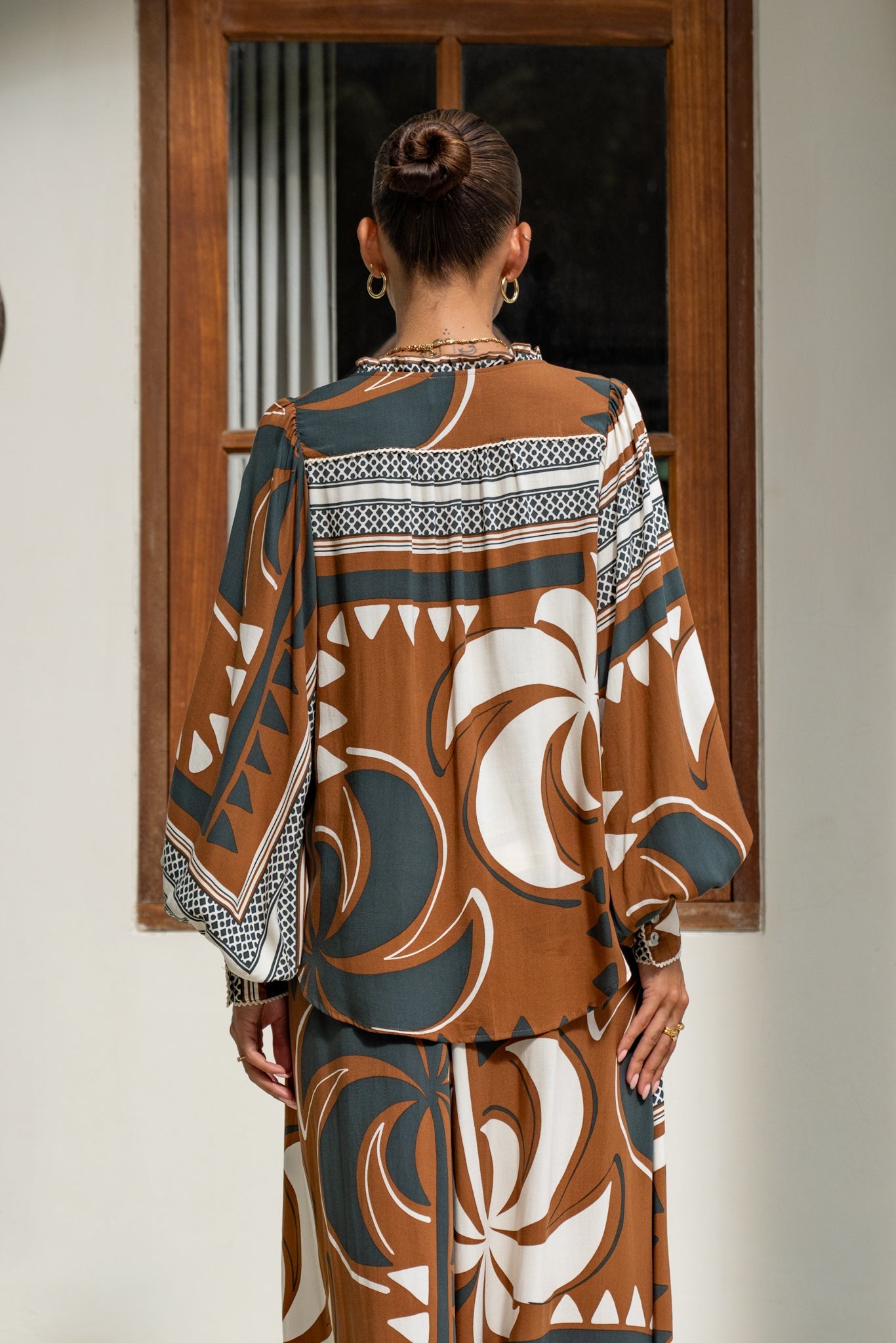Heychic Wina Tropical Balloon Sleeve Blouse (Brown)
