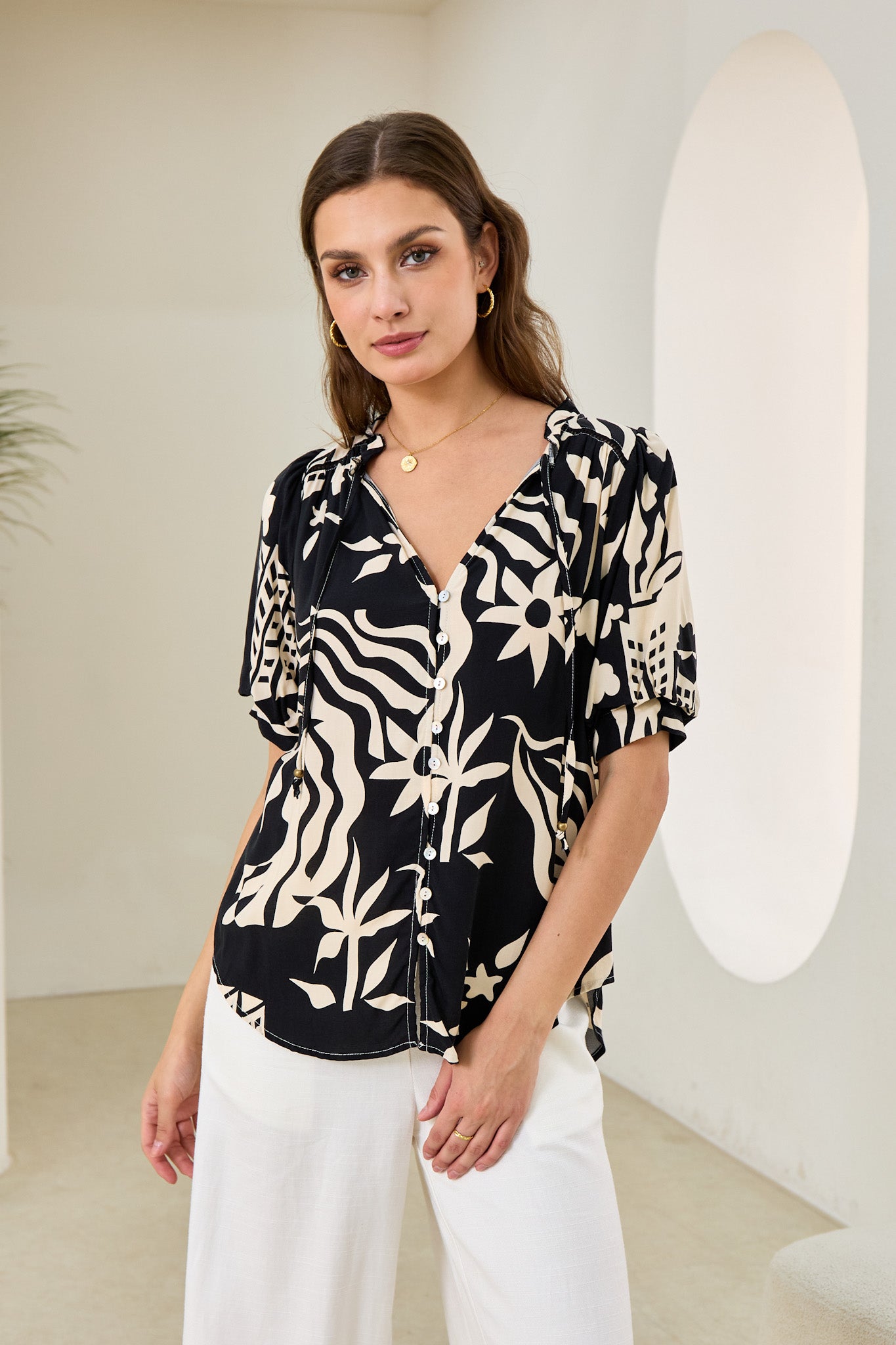Heychic Cali Abstract Puff Sleeve Top (Black)