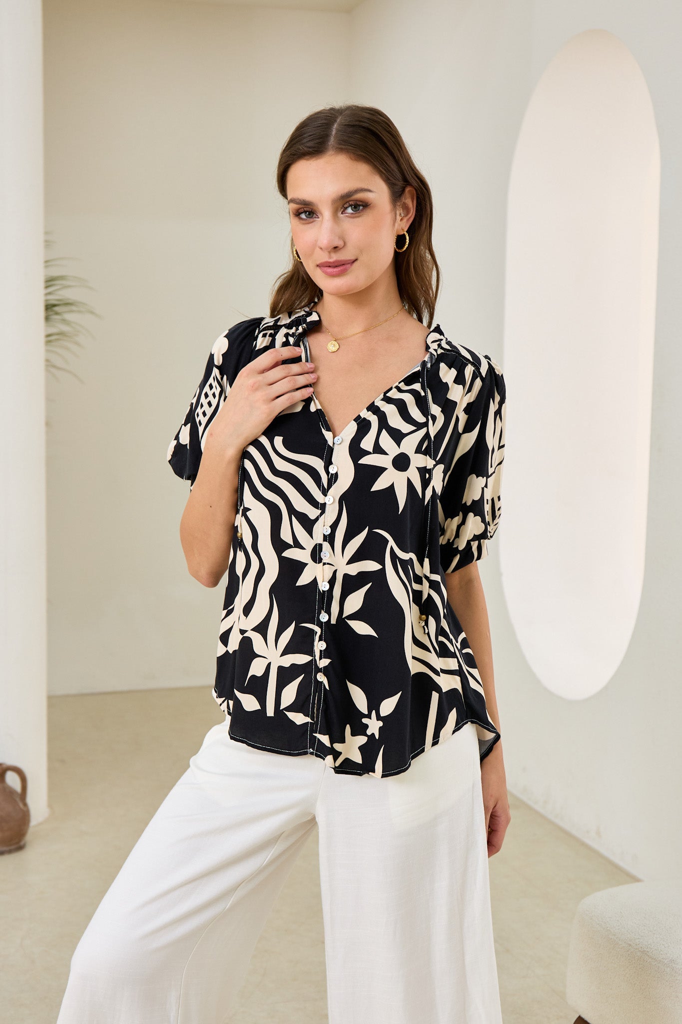 Heychic Cali Abstract Puff Sleeve Top (Black)
