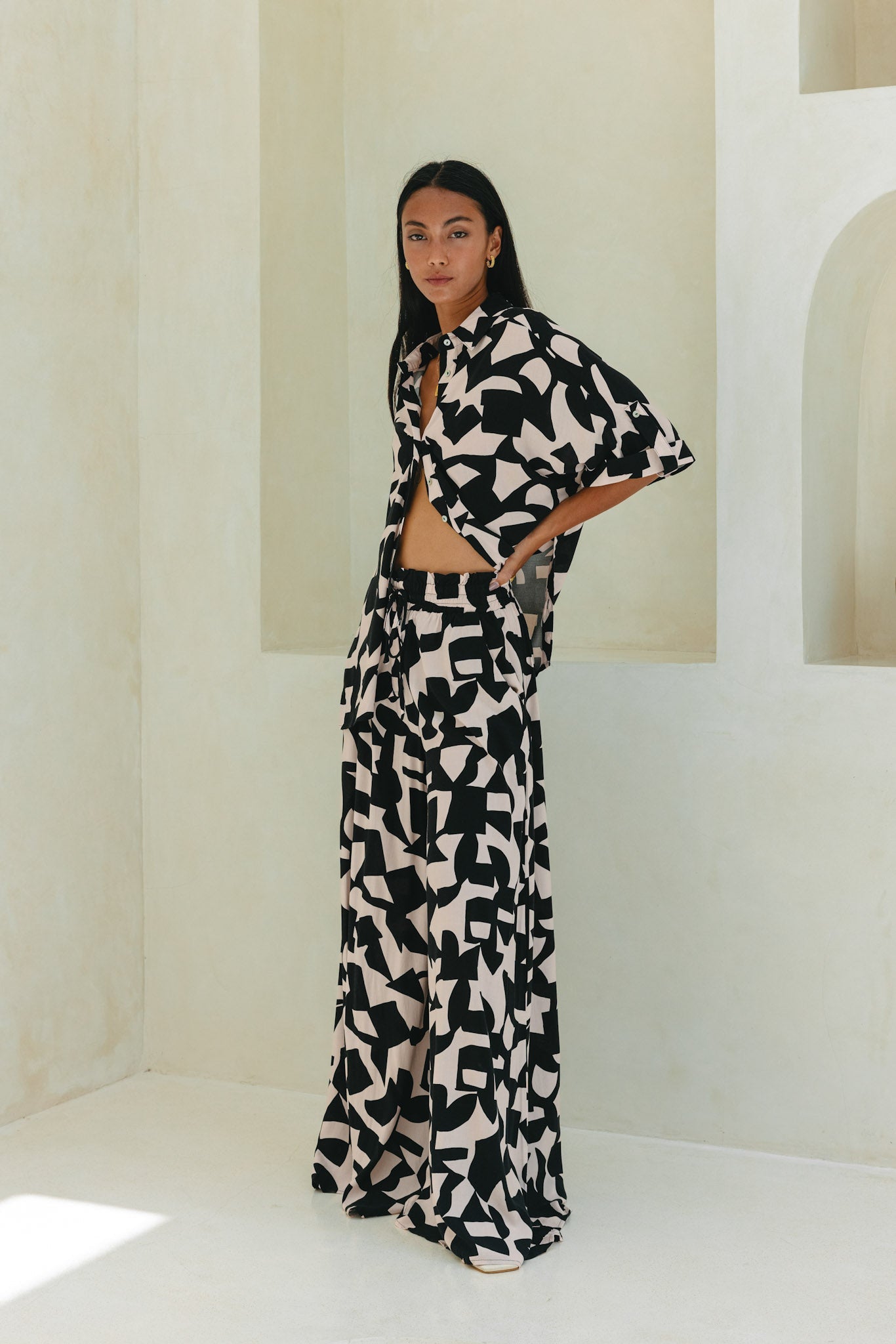 Heychic Nyx Abstract Geo Oversized Shirt (Black)