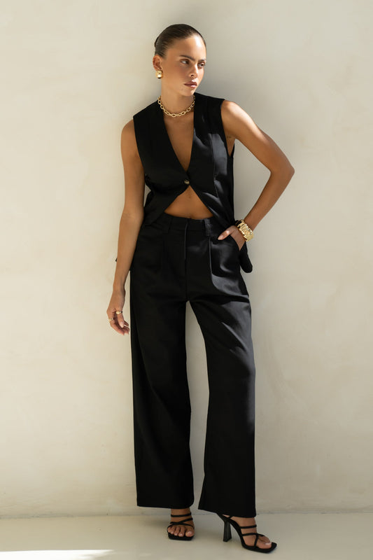 Image of a model wearing Shorts. Productname: Heychic Keke Black Wide Leg Pants in Black colour by brand - Heychic