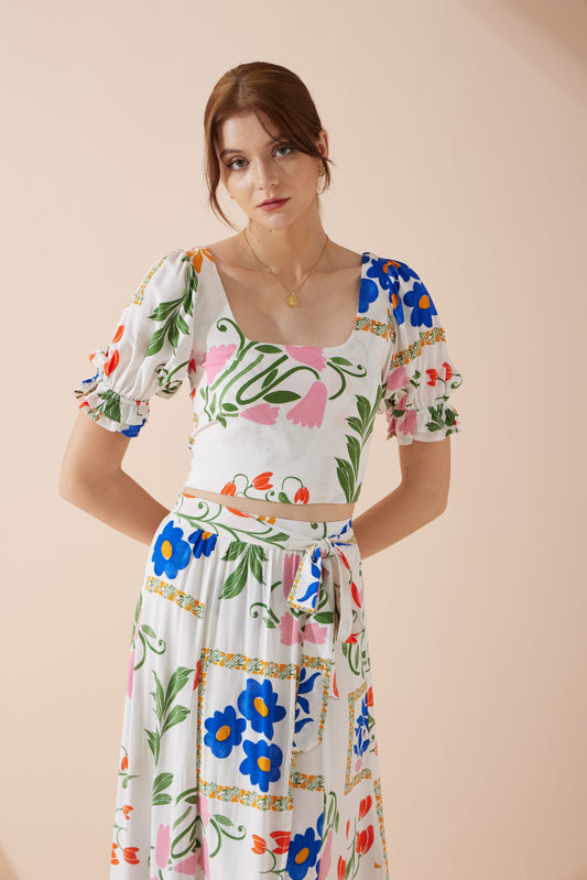 Image of a model wearing Tops. Productname: Heychic Calantha Multicolour Floral Puff Sleeve Crop Top in Floral colour by brand - Heychic