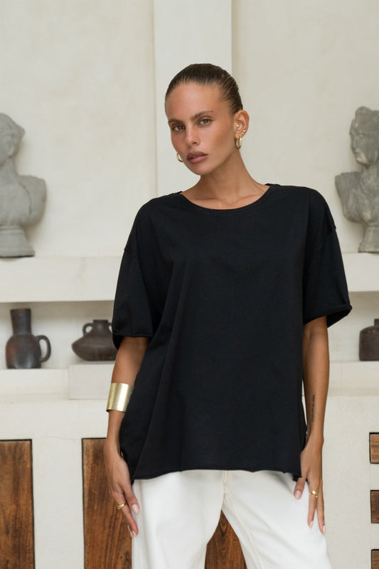 Image of a model wearing Tops. Productname: Heychic Jordyn Oversized T-Shirt in Black colour by brand - Heychic