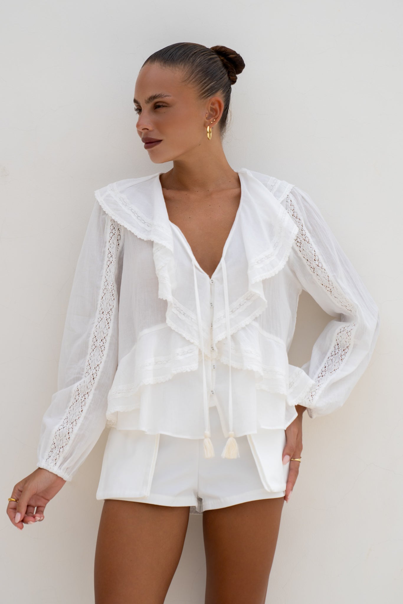 Heychic Valentina Off- Ruffle Blouse (White)