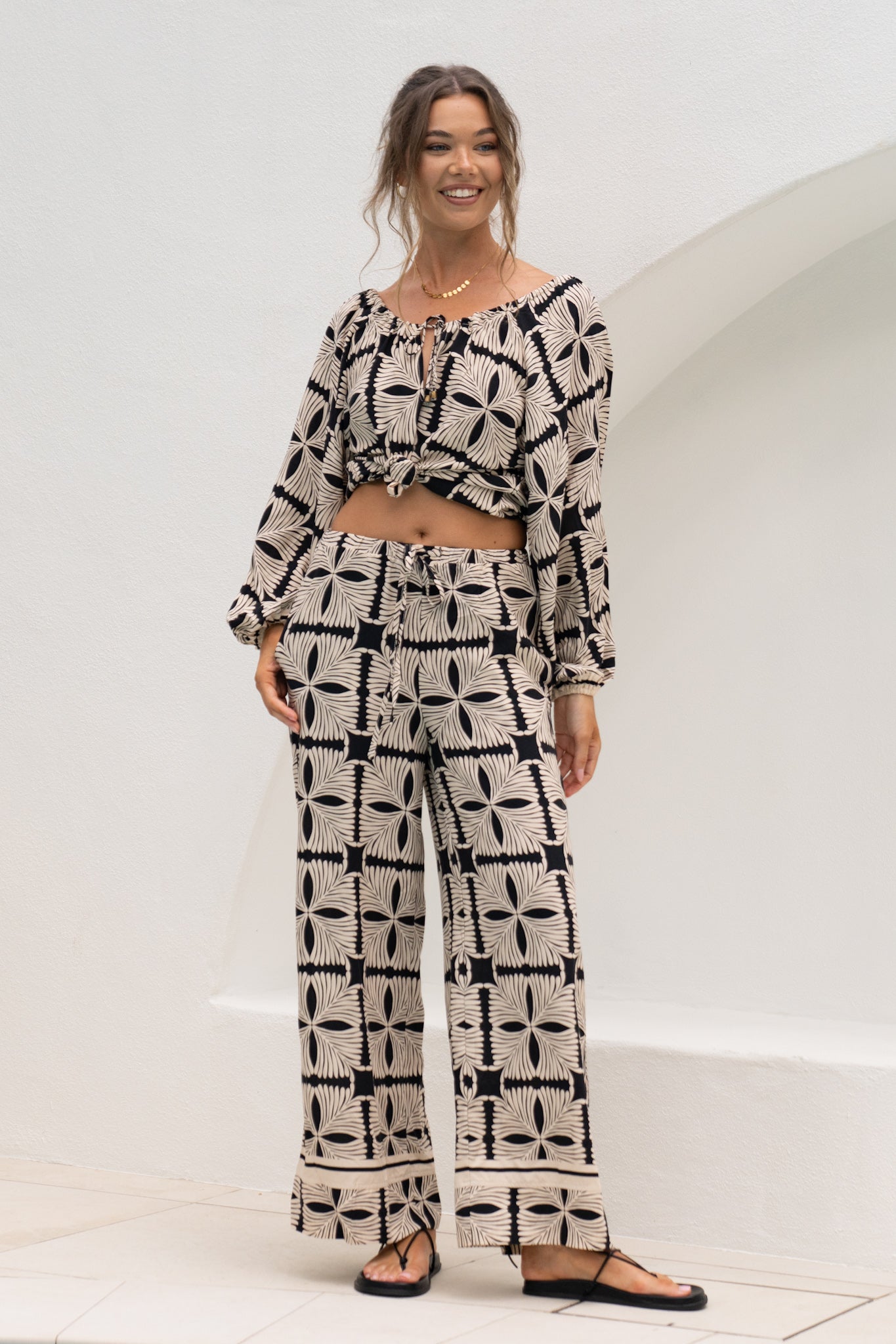 Heychic Soraya Black Abstract Pants (Beige)