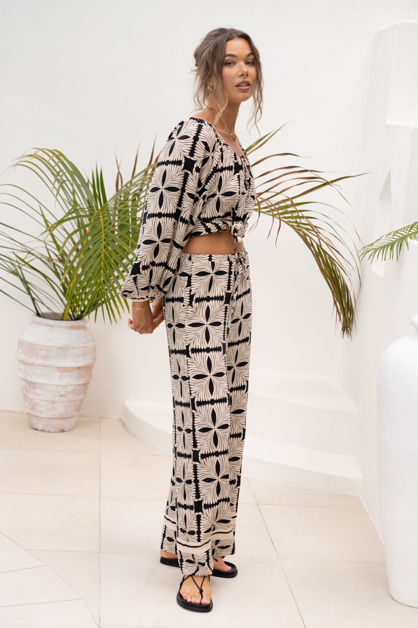 Heychic Soraya Black Abstract Pants (Beige)