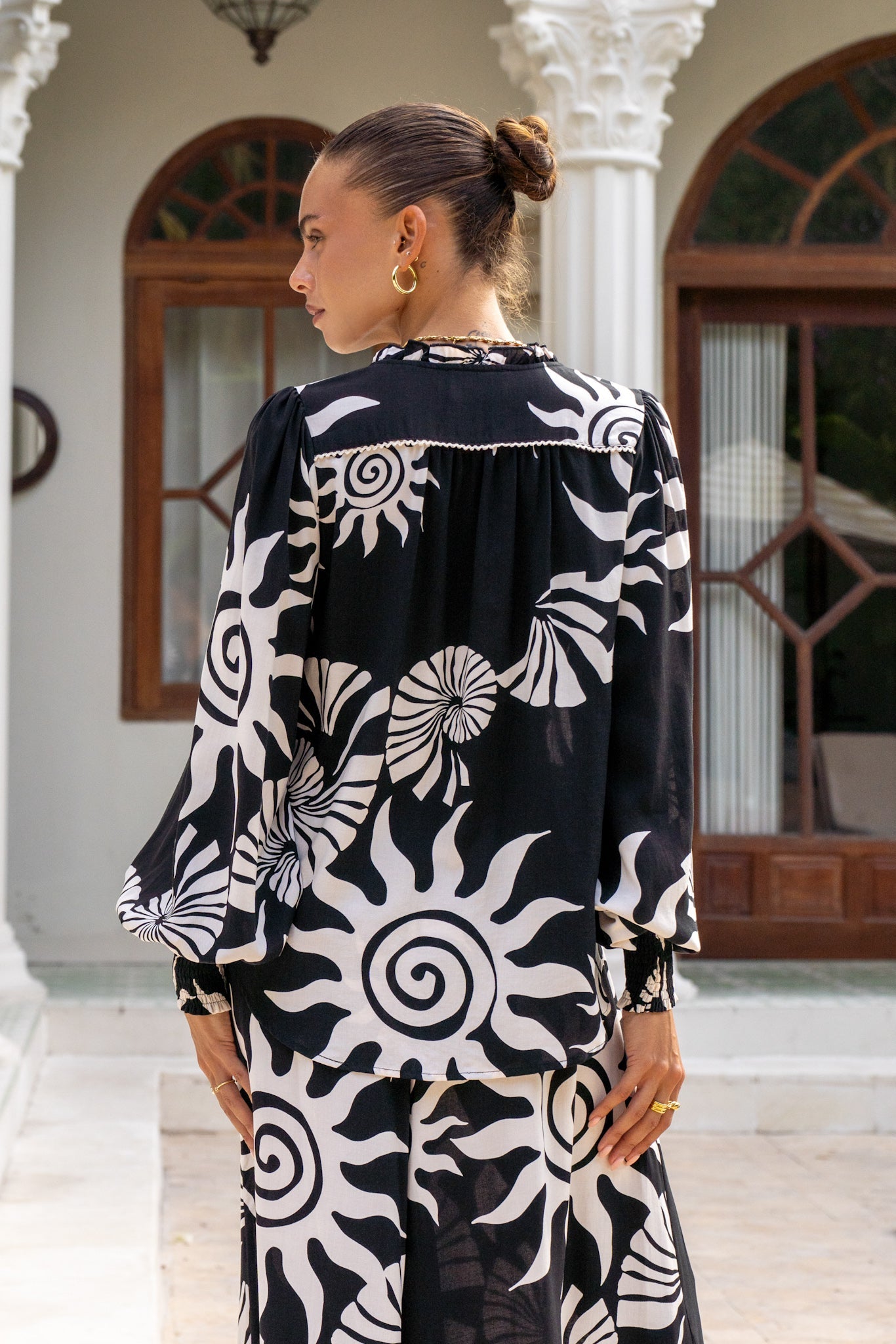 Heychic Kai Abstract Balloon Sleeve Blouse (Black)