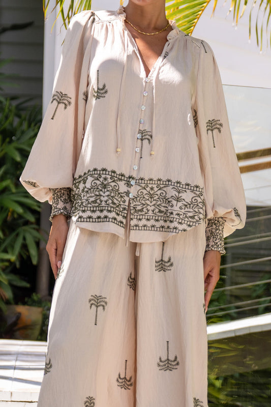Heychic Kaena Green Tropical Embroidered Balloon Sleeve Blouse (Beige)