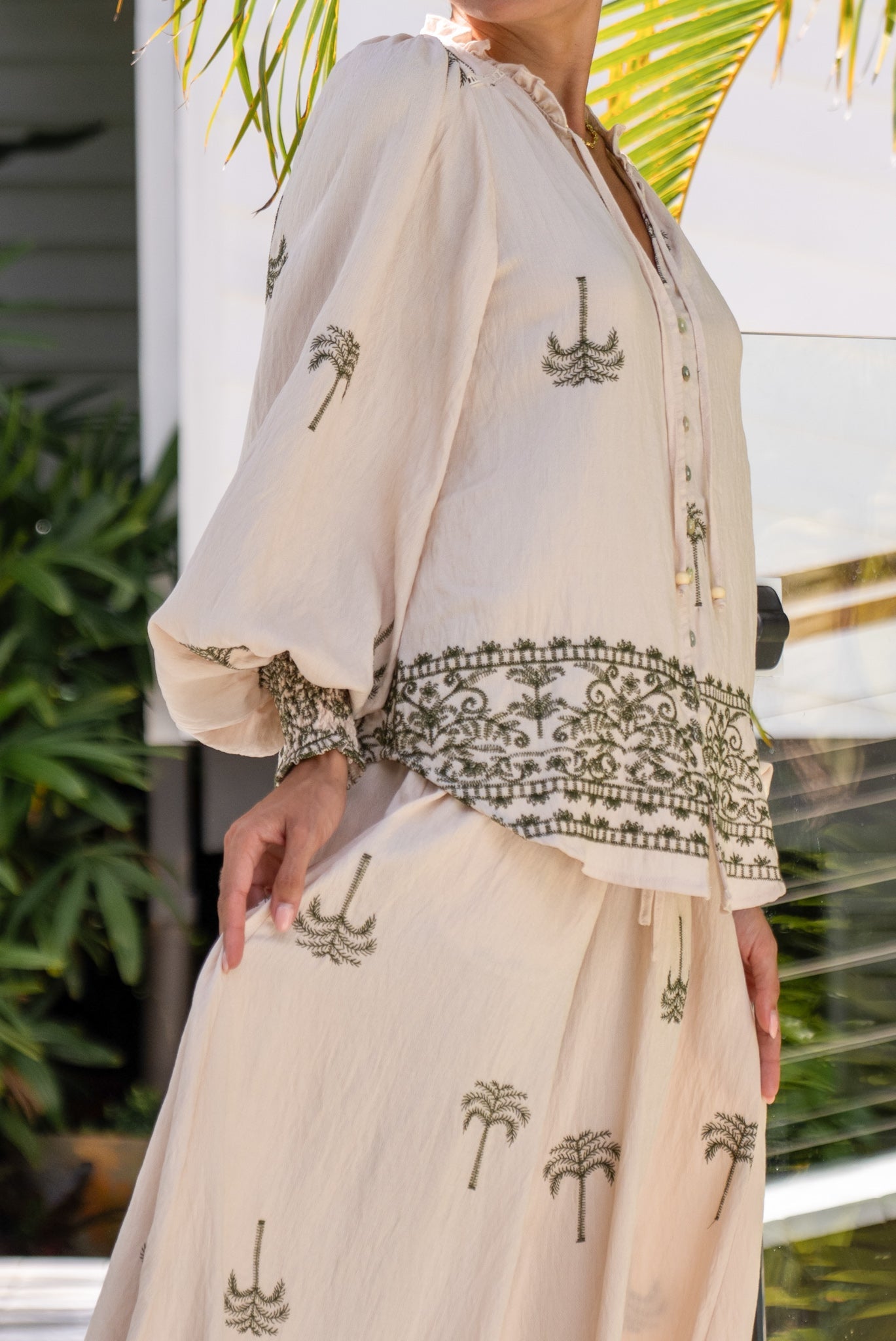 Heychic Kaena Green Tropical Embroidered Balloon Sleeve Blouse (Beige)