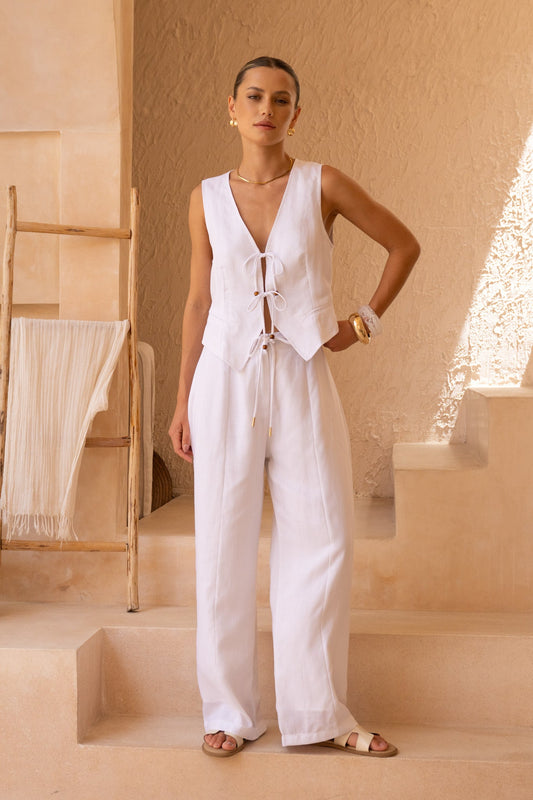 Image of a model wearing Pants. Productname: HEYCHIC Reva White Pants in White colour by brand - HEYCHIC